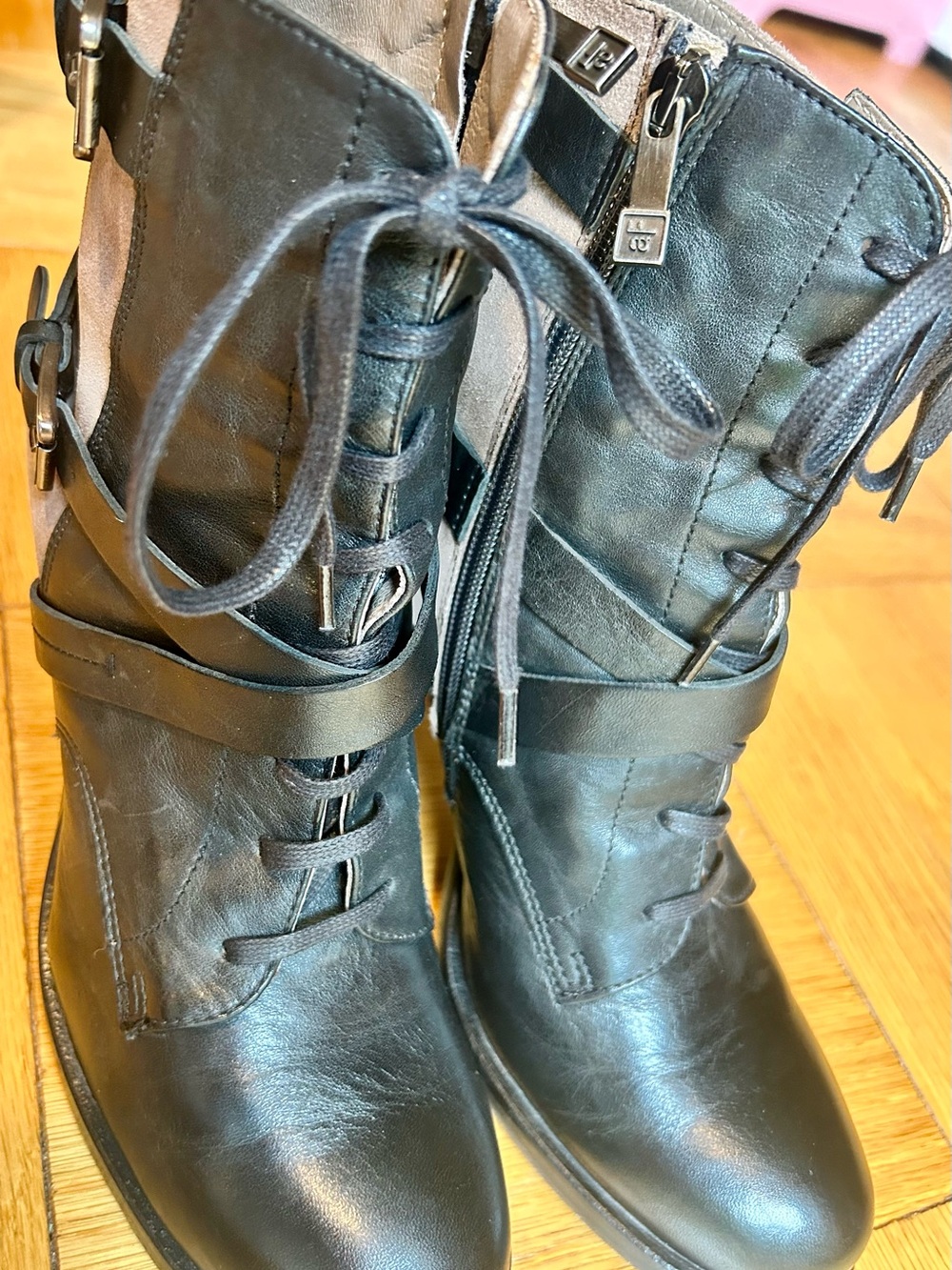 Alberto Fermani Two-tone black leather/taupe suede Ankle Boots US 7 EU38 - Picture 4 of 7